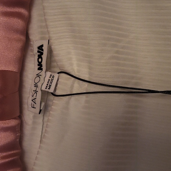 Fashion Nova White Asymmetrical Top NWT - Picture 3 of 6